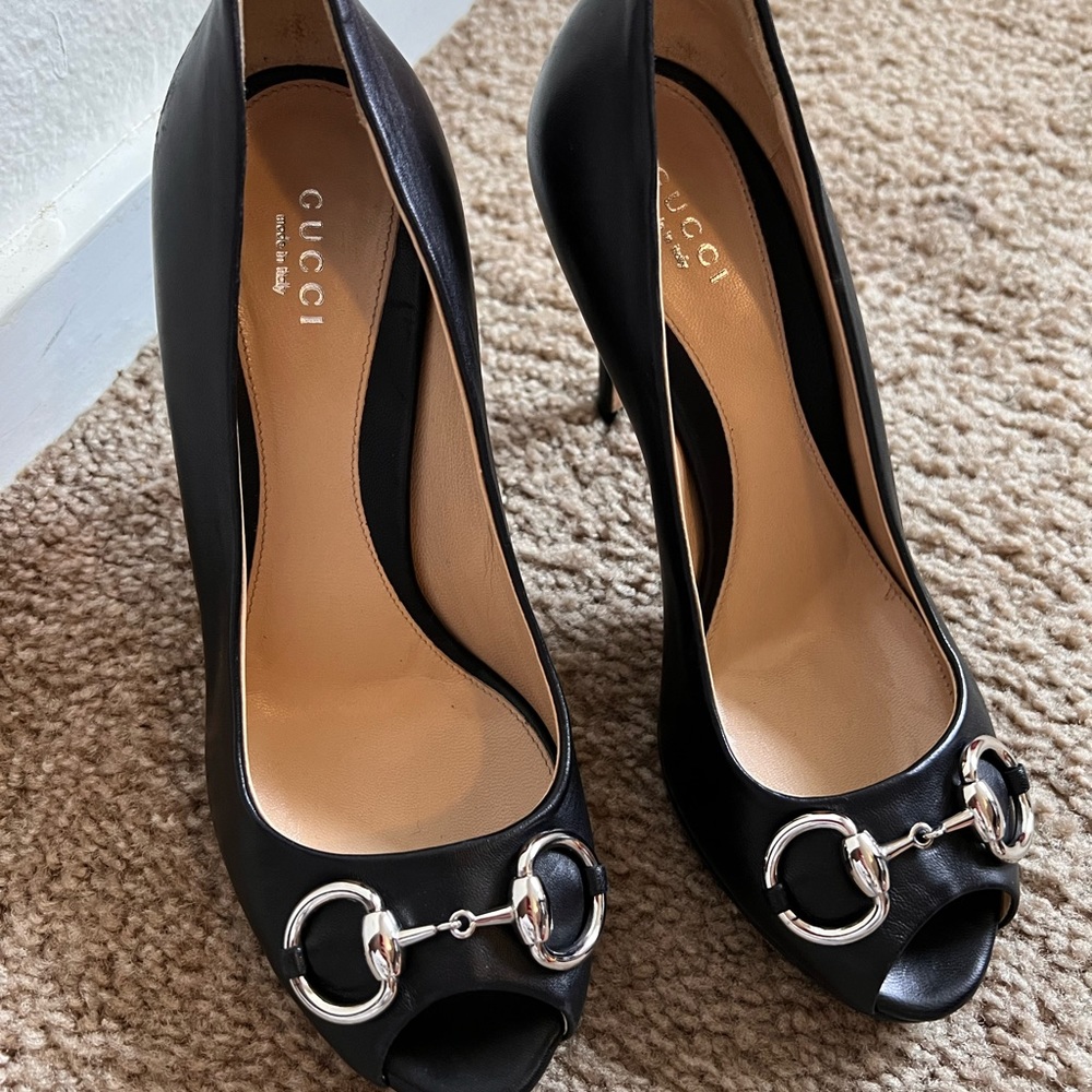 Authentic Gucci Peep Toe Pumps Size 7 Patent Leather